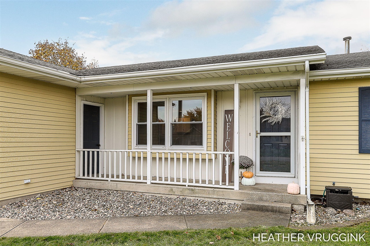 Homes for sale in Jenison, MI | 2072 Oak Hollow Dr, Jenison, MI 49428 | MLS# 70503627