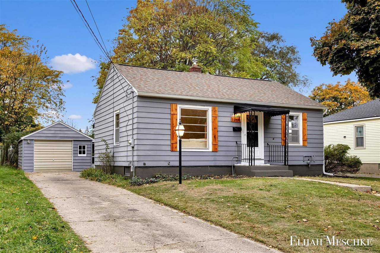 Homes for sale in Wyoming, MI | 3241 Birchwood Ave, Wyoming, MI 49548 | MLS# 70503735