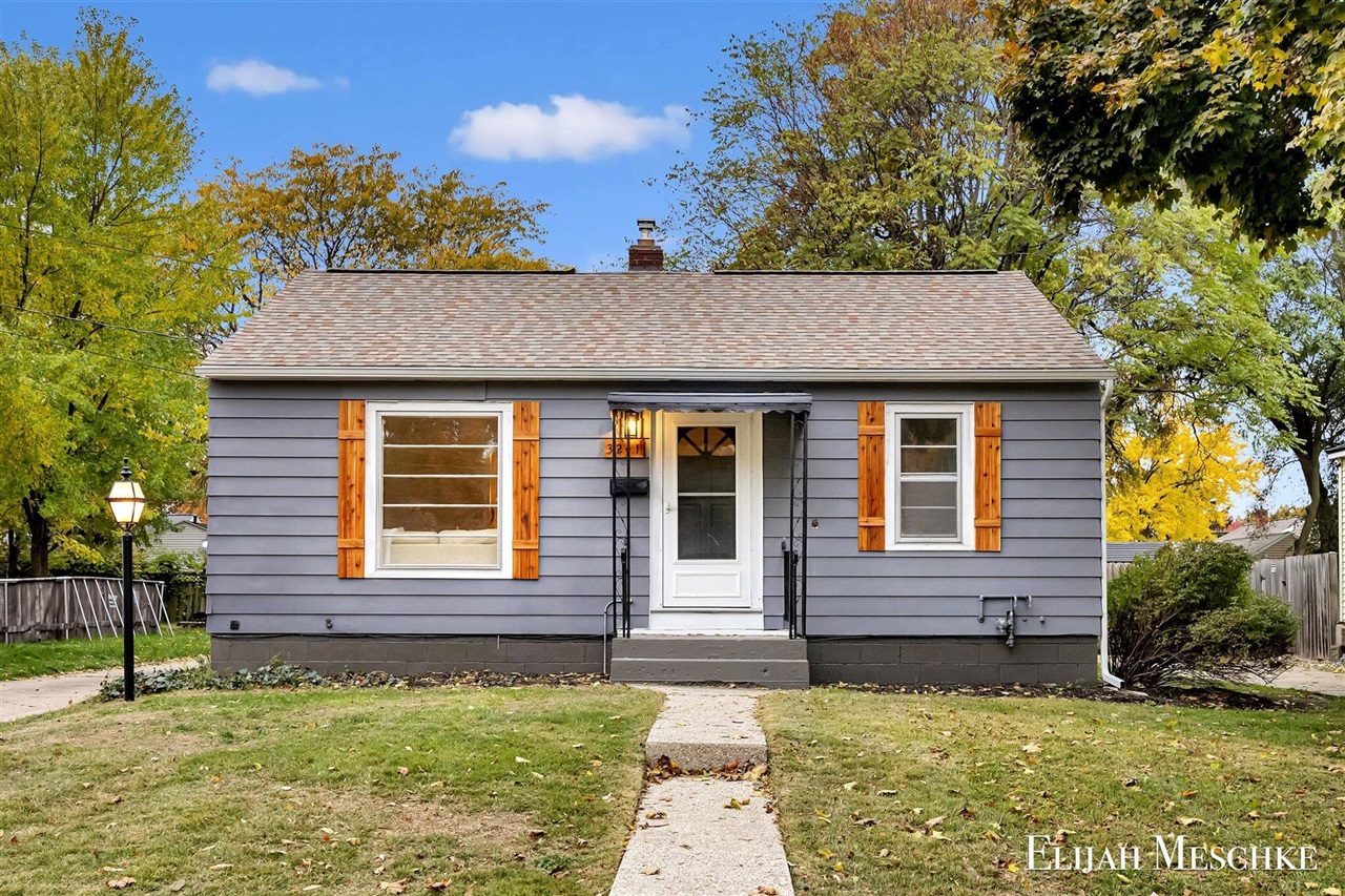 Homes for sale in Wyoming, MI | 3241 Birchwood Ave, Wyoming, MI 49548 | MLS# 70503735