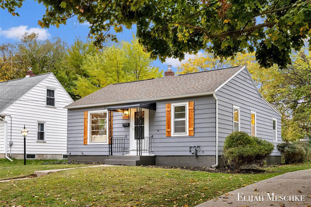 Homes for sale in Wyoming, MI | 3241 Birchwood Ave, Wyoming, MI 49548 | MLS# 70503735