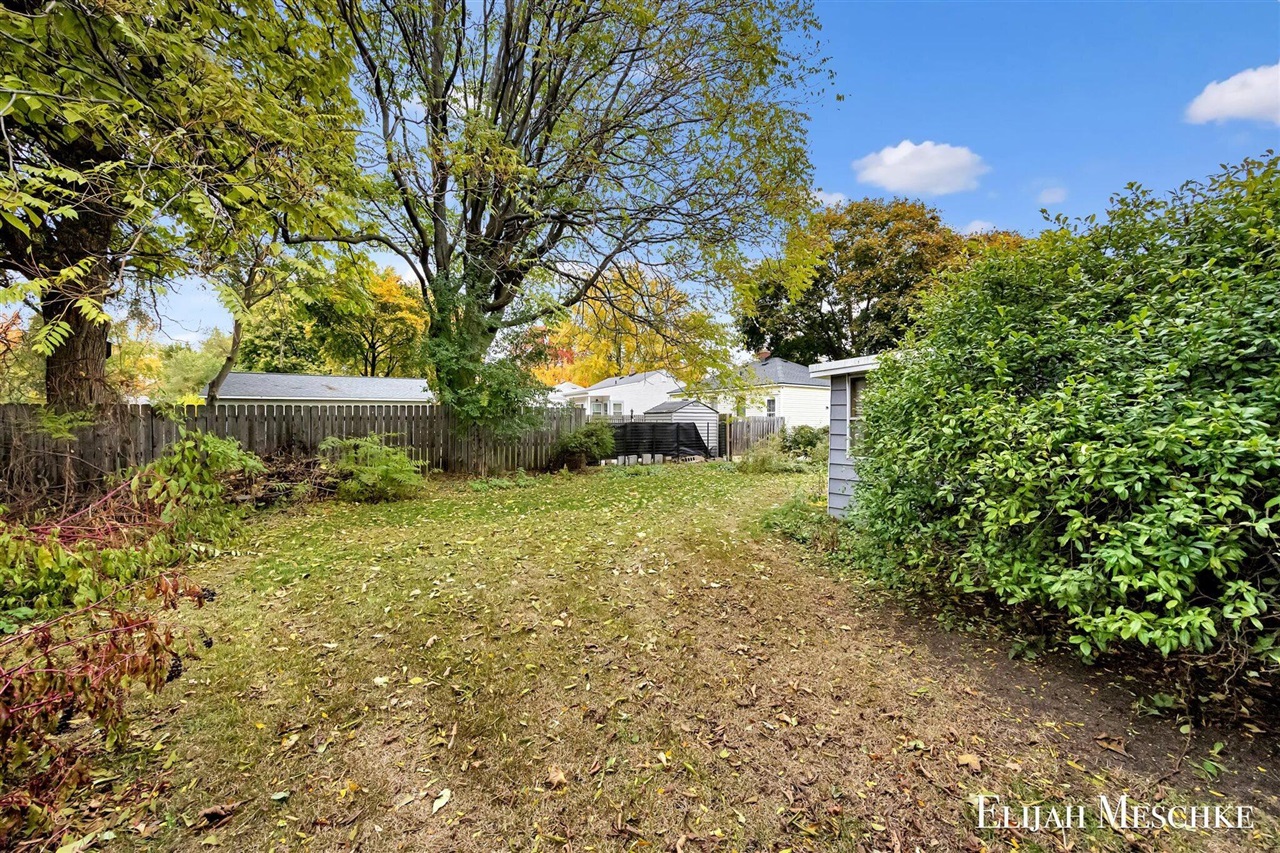 Homes for sale in Wyoming, MI | 3241 Birchwood Ave, Wyoming, MI 49548 | MLS# 70503735