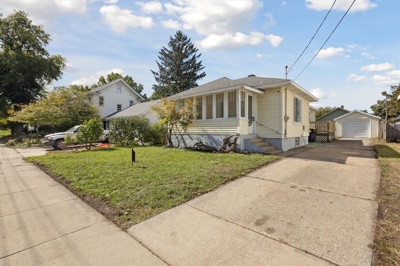 Homes for sale in Wyoming, MI | 1651 Berkley Ave, Wyoming, MI 49509 | MLS# 70503815