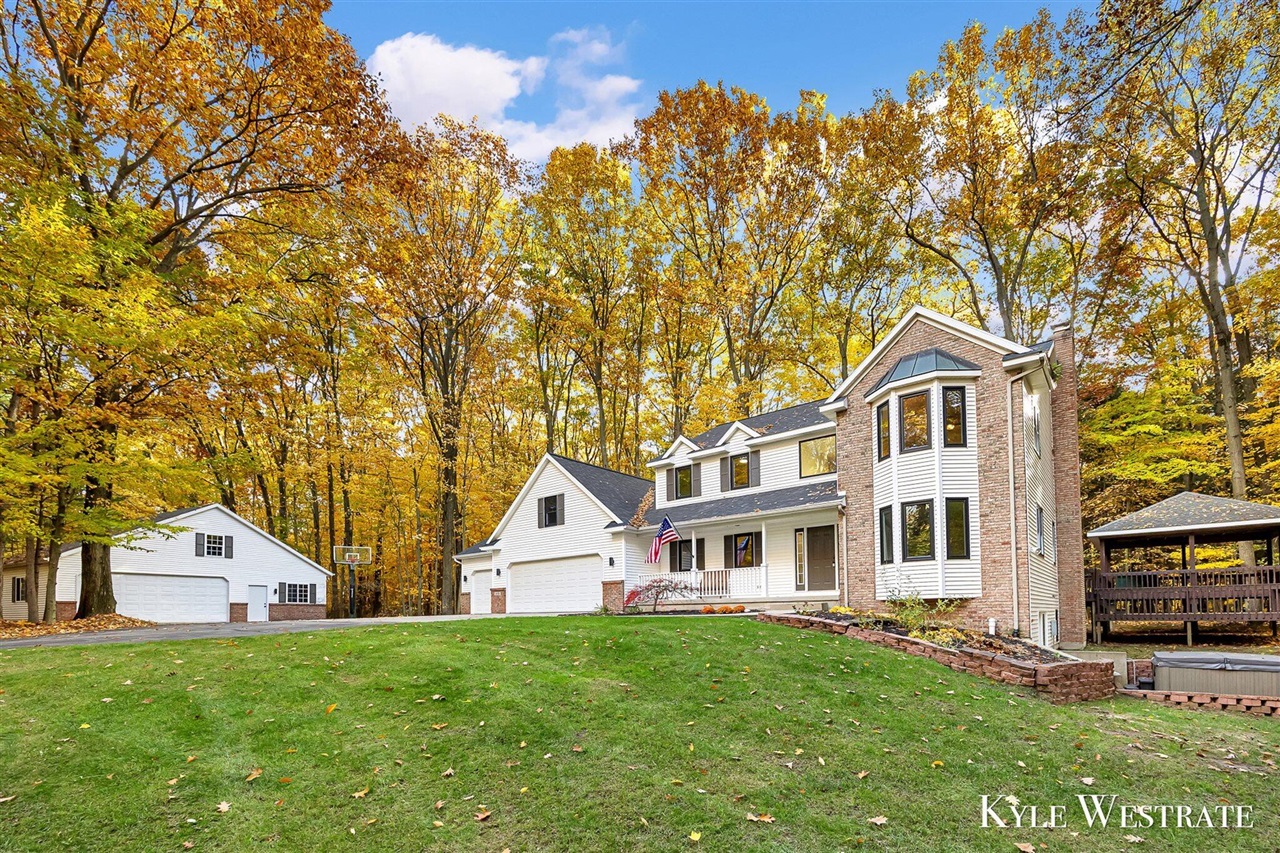 Homes for sale in Dorr, MI | 4101 White Pine Dr, Dorr, MI 49323 | MLS# 70503969