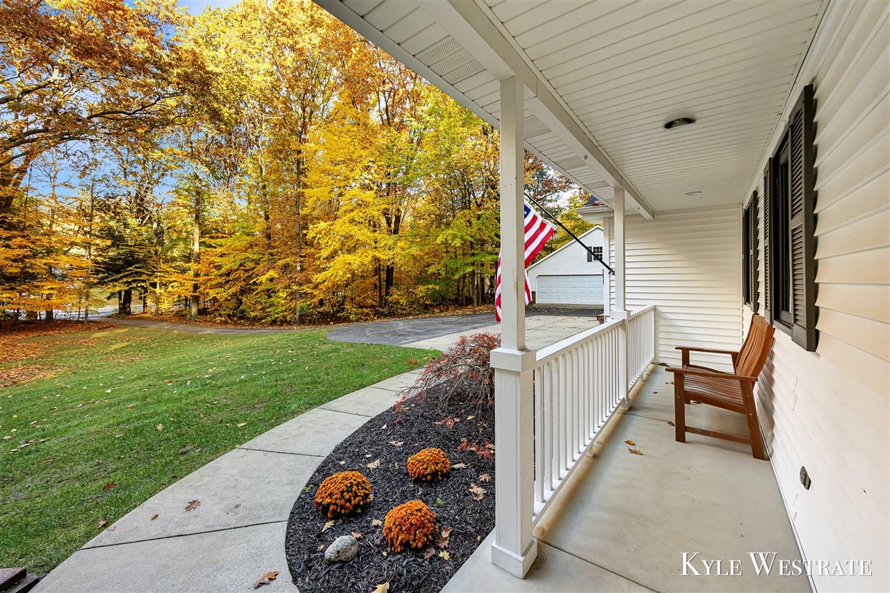 Homes for sale in Dorr, MI | 4101 White Pine Dr, Dorr, MI 49323 | MLS# 70503969