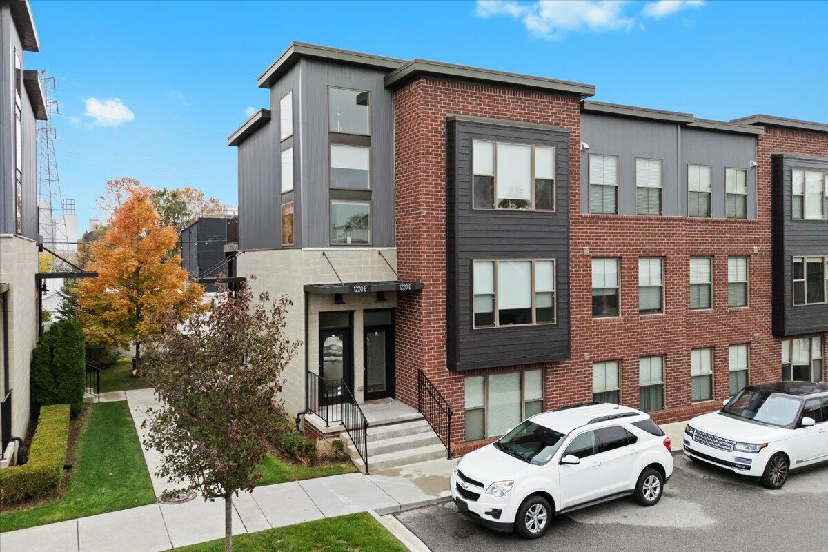 Homes for sale in Royal Oak, MI | 1220 Diamond Ct #E, Royal Oak, MI 48067 | MLS# 70504001