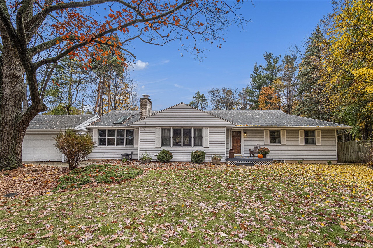 Homes for sale in Ada, MI | 5505 Fulton St, Ada, MI 49301 | MLS# 70504005