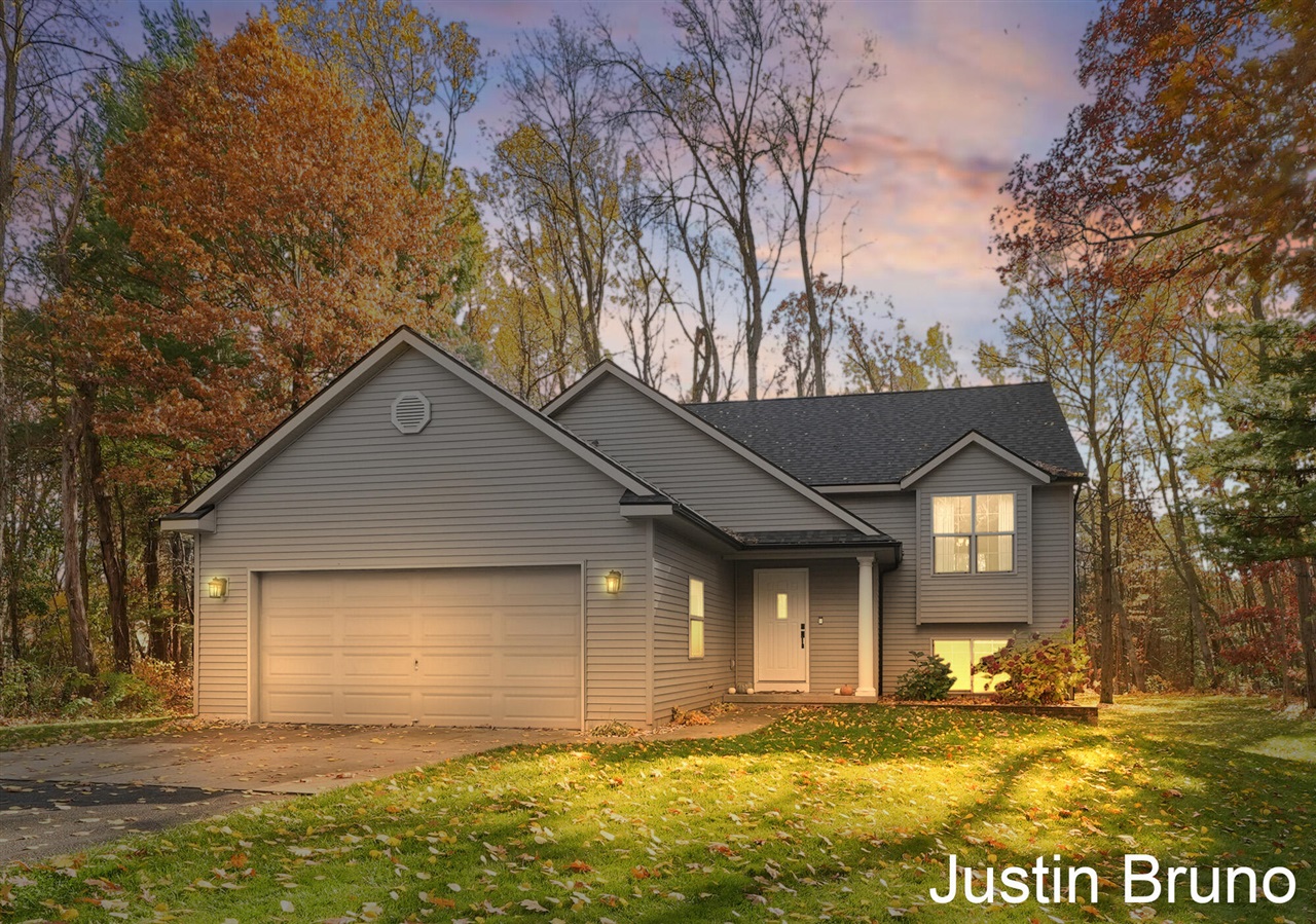 Homes for sale in Greenville, MI | 10811 Timberline Dr, Greenville, MI 48838 | MLS# 70504087