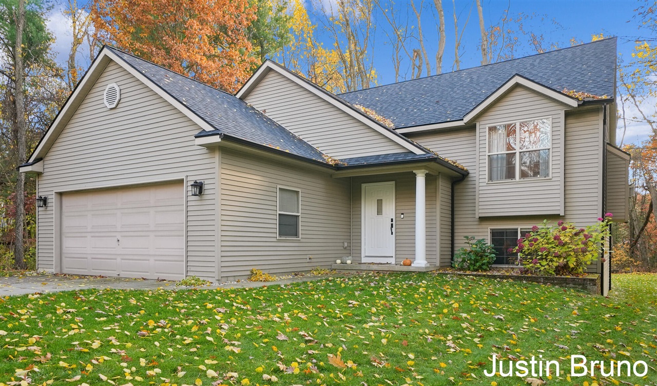 Homes for sale in Greenville, MI | 10811 Timberline Dr, Greenville, MI 48838 | MLS# 70504087