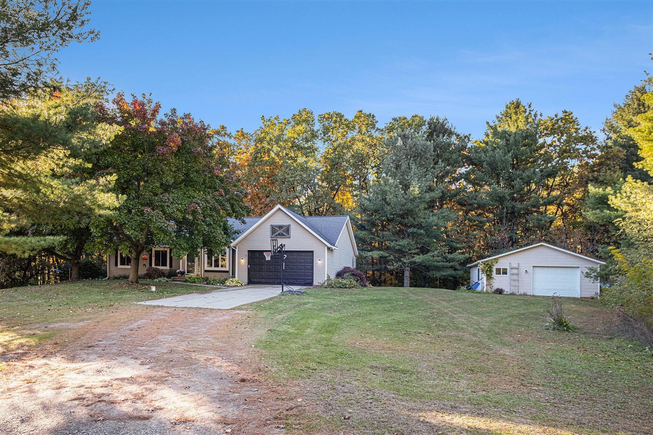 Homes for sale in Rockford, MI | 8111 Tanager Ln, Rockford, MI 49341 | MLS# 70504200