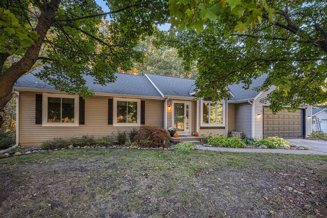 Homes for sale in Rockford, MI | 8111 Tanager Ln, Rockford, MI 49341 | MLS# 70504200