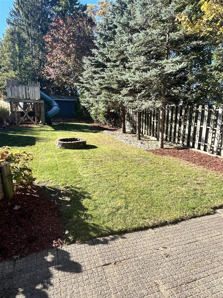 Homes for sale in Muskegon, MI | 2250 Deanna St, Muskegon, MI 49444 | MLS# 70504253