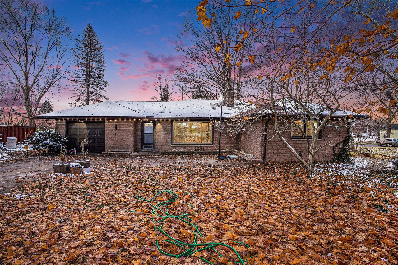 Homes for sale in Eaton Rapids, MI | 5710 Houston Rd, Eaton Rapids, MI 48827 | MLS# 70504294