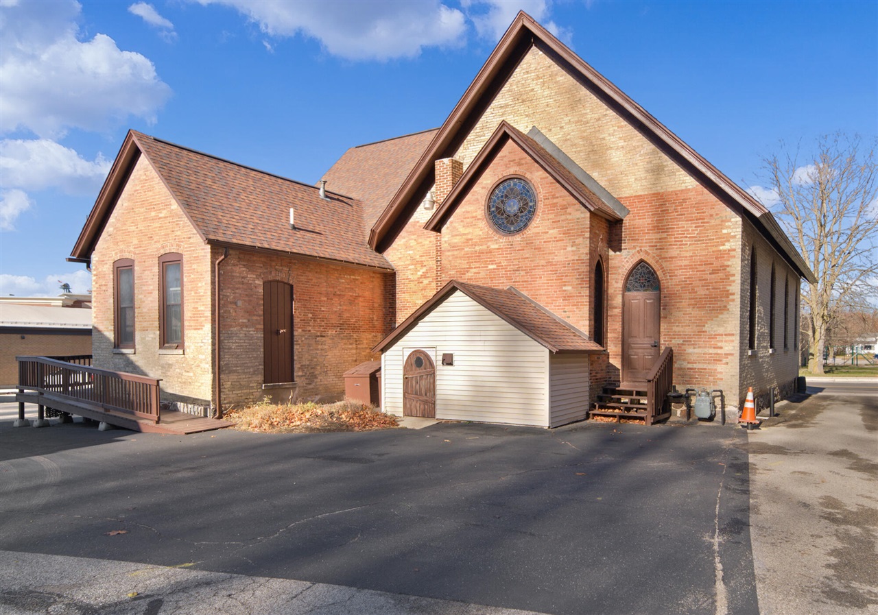 Homes for sale in Newaygo, MI | 30 Quarterline St, Newaygo, MI 49337 | MLS# 70505073