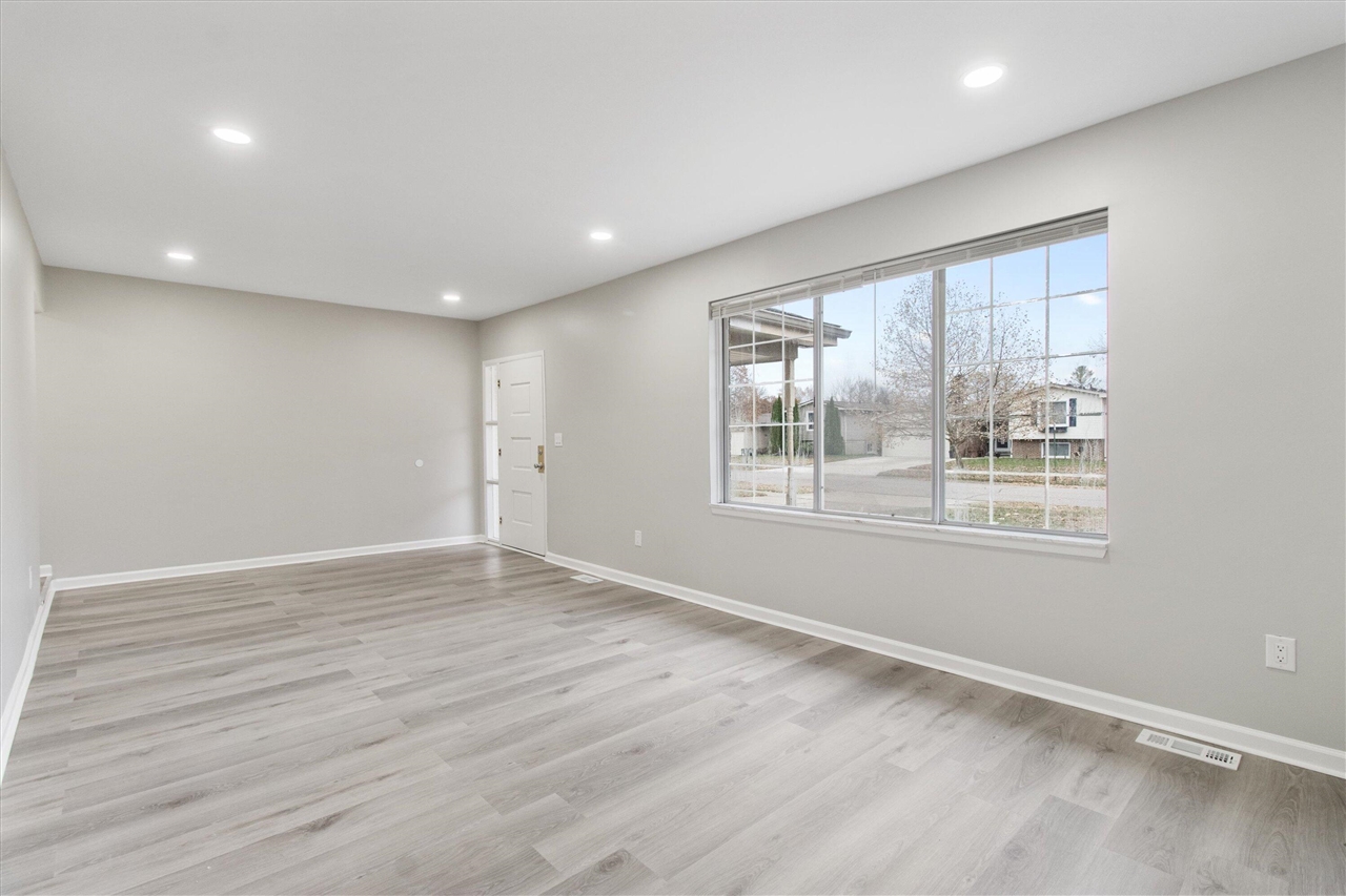 Homes for sale in Troy, MI | 1735 Crestline Dr, Troy, MI 48083 | MLS# 70505375