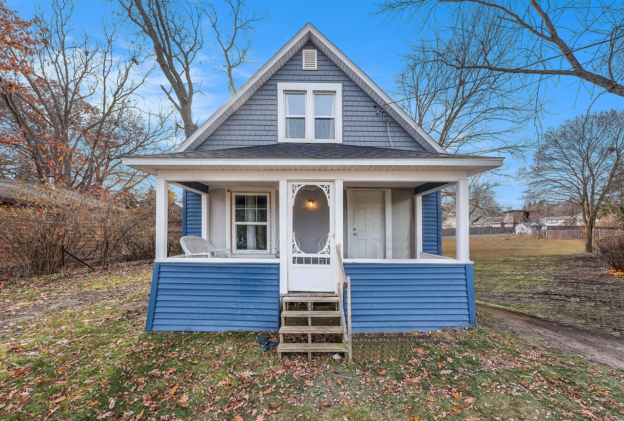 Homes for sale in Cadillac, MI | 211 Marble St, Cadillac, MI 49601 | MLS# 70505958