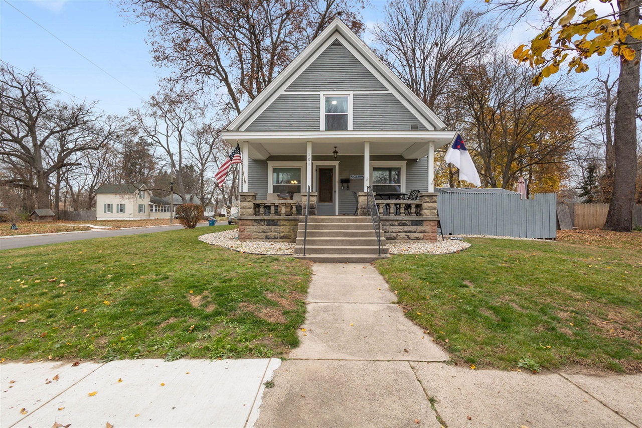 Homes for sale in Dowagiac, MI | 101 Haines St, Dowagiac, MI 49047 | MLS# 70506541