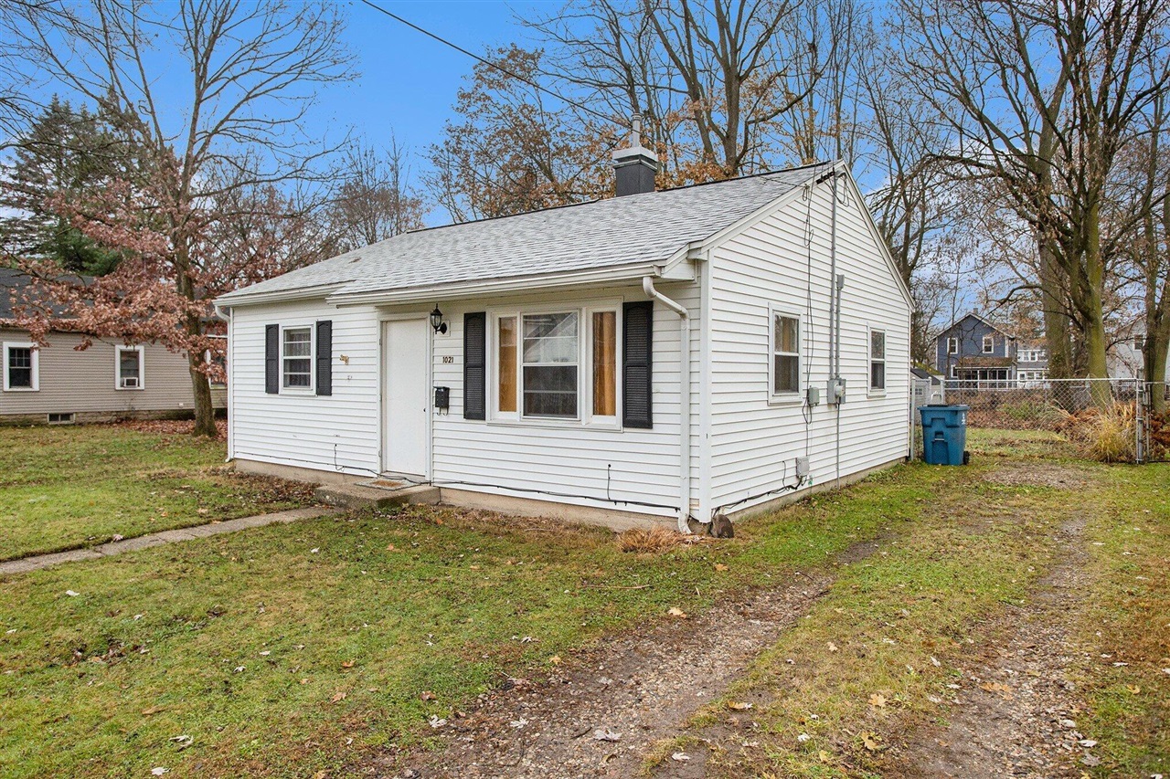 Homes for sale in Kalamazoo, MI | 1021 Washburn Ave, Kalamazoo, MI 49048 | MLS# 70506842