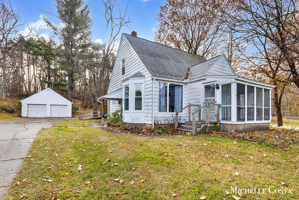 Homes for sale in Lowell, MI | 13100 Grand River Dr, Lowell, MI 49331 | MLS# 70506979