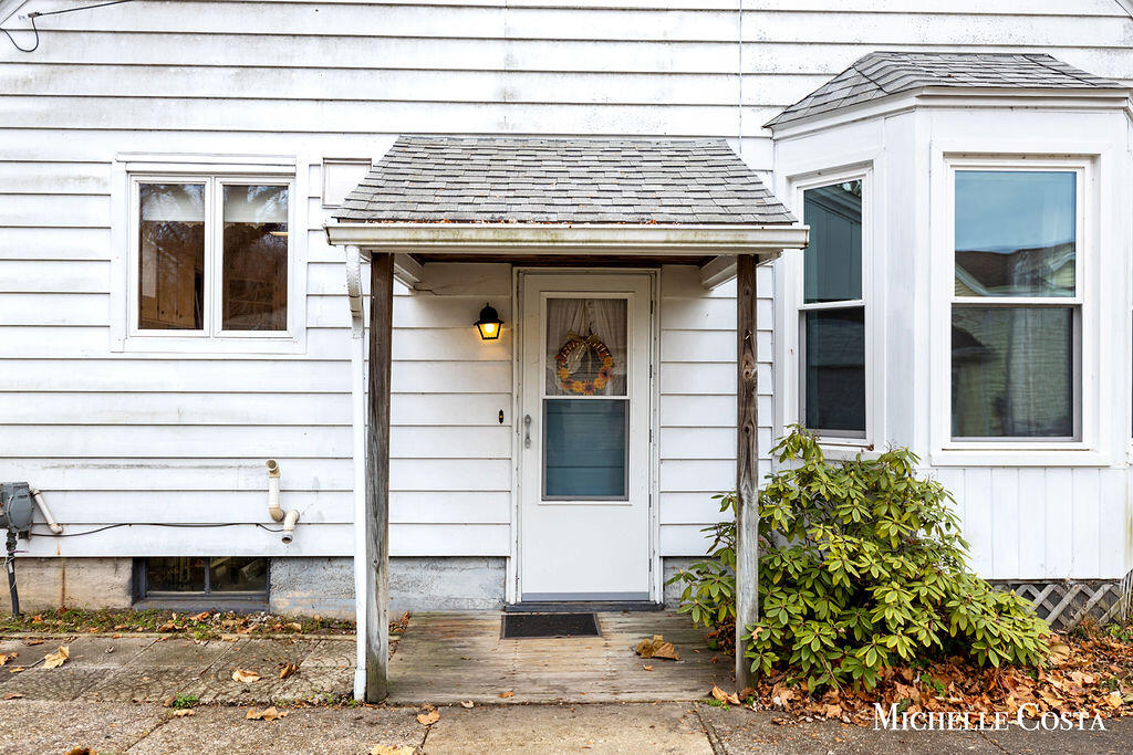 Homes for sale in Lowell, MI | 13100 Grand River Dr, Lowell, MI 49331 | MLS# 70506979