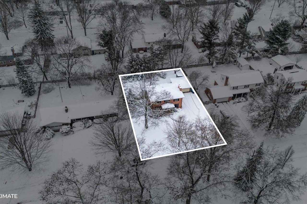 Homes for sale in Kalamazoo, MI | 2616 Lomond Dr, Kalamazoo, MI 49008 | MLS# 70507187