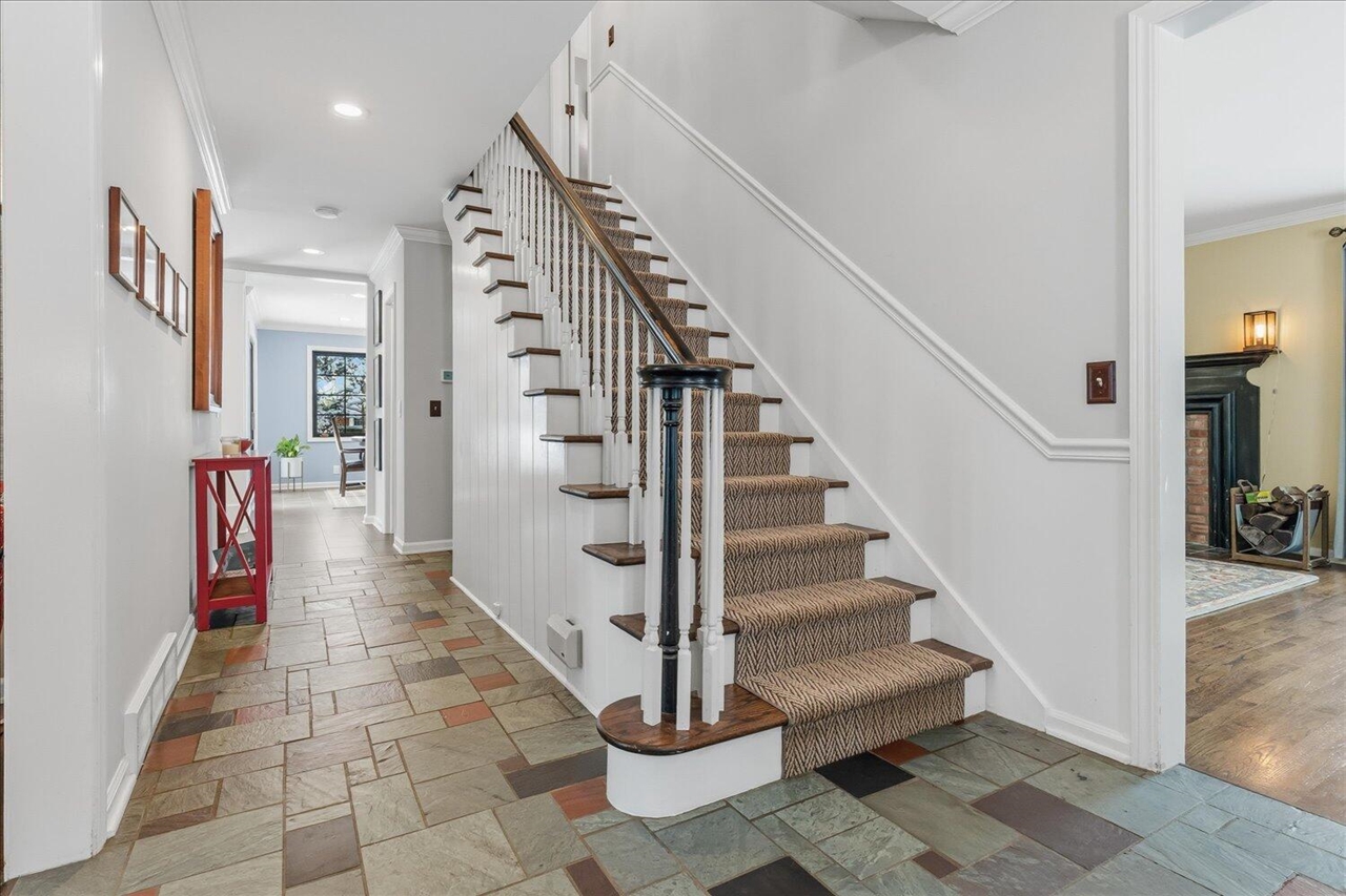 Homes for sale in Kalamazoo, MI | 2616 Lomond Dr, Kalamazoo, MI 49008 | MLS# 70507187