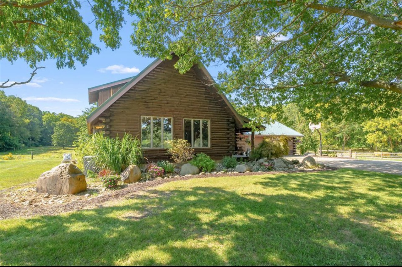 Homes for sale in Hopkins, MI | 3310 26th St, Hopkins, MI 49328 | MLS# 70507432