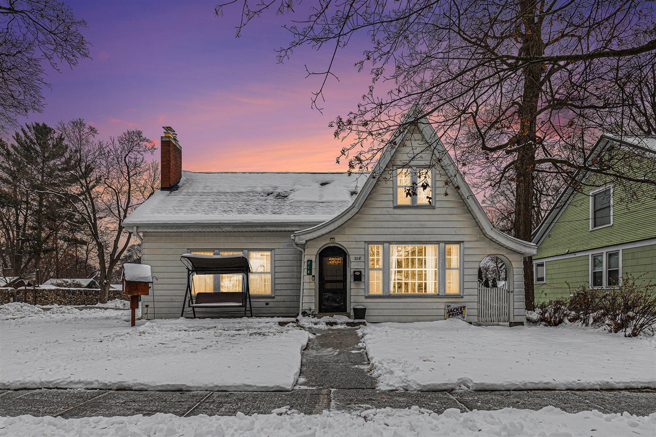 Homes for sale in Greenville, MI | 218 W Grove St, Greenville, MI 48838 | MLS# 70507463