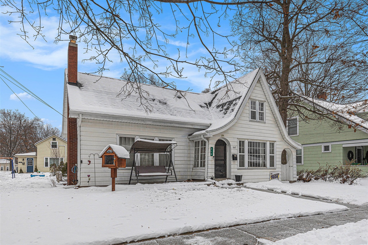 Homes for sale in Greenville, MI | 218 W Grove St, Greenville, MI 48838 | MLS# 70507463