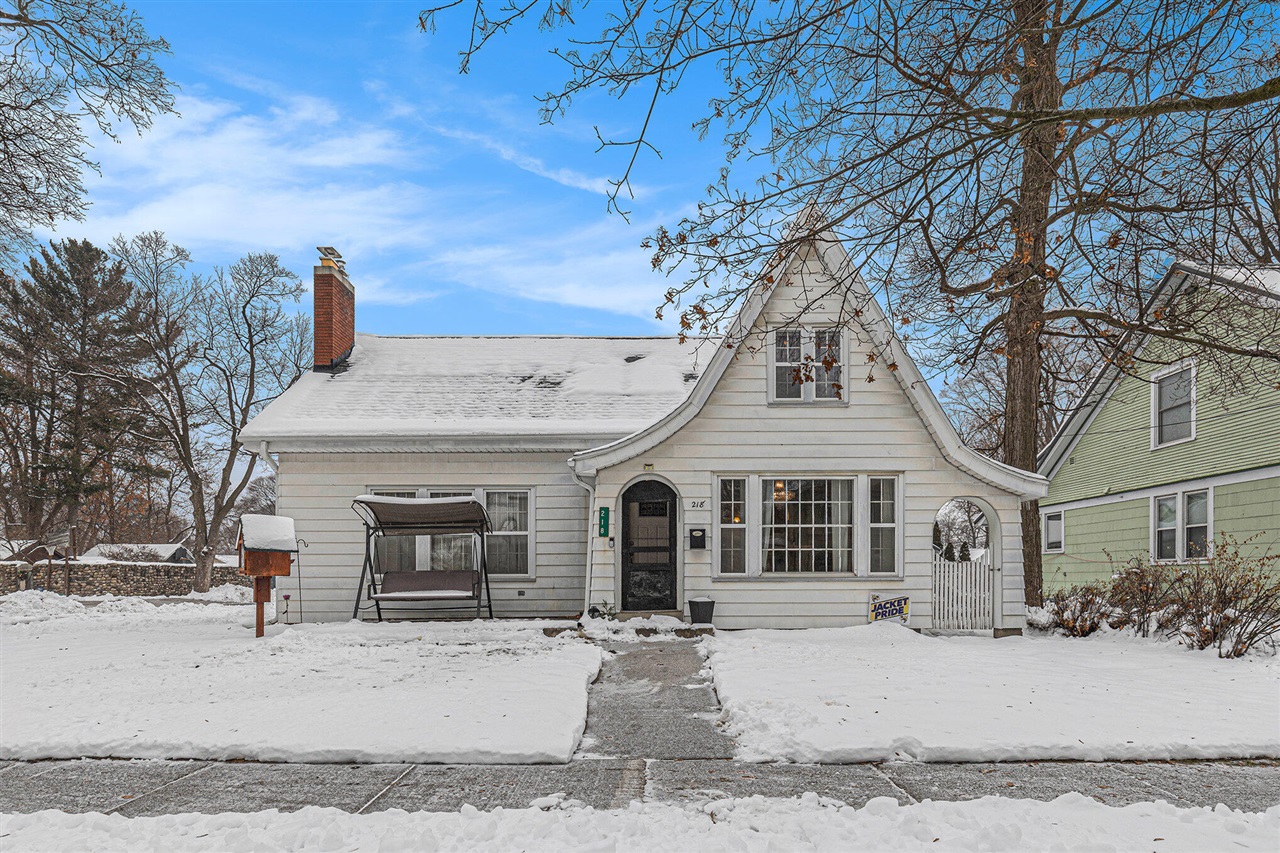 Homes for sale in Greenville, MI | 218 W Grove St, Greenville, MI 48838 | MLS# 70507463