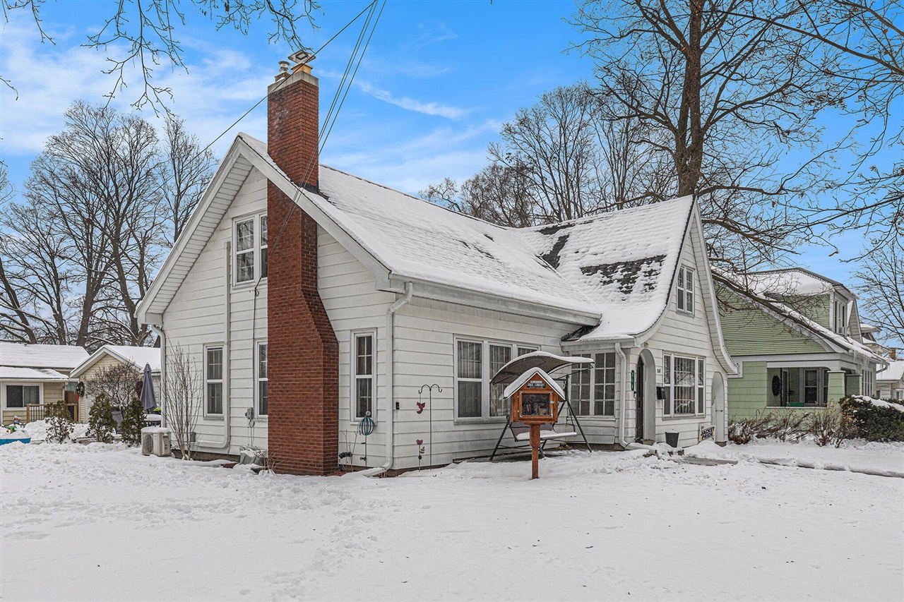 Homes for sale in Greenville, MI | 218 W Grove St, Greenville, MI 48838 | MLS# 70507463