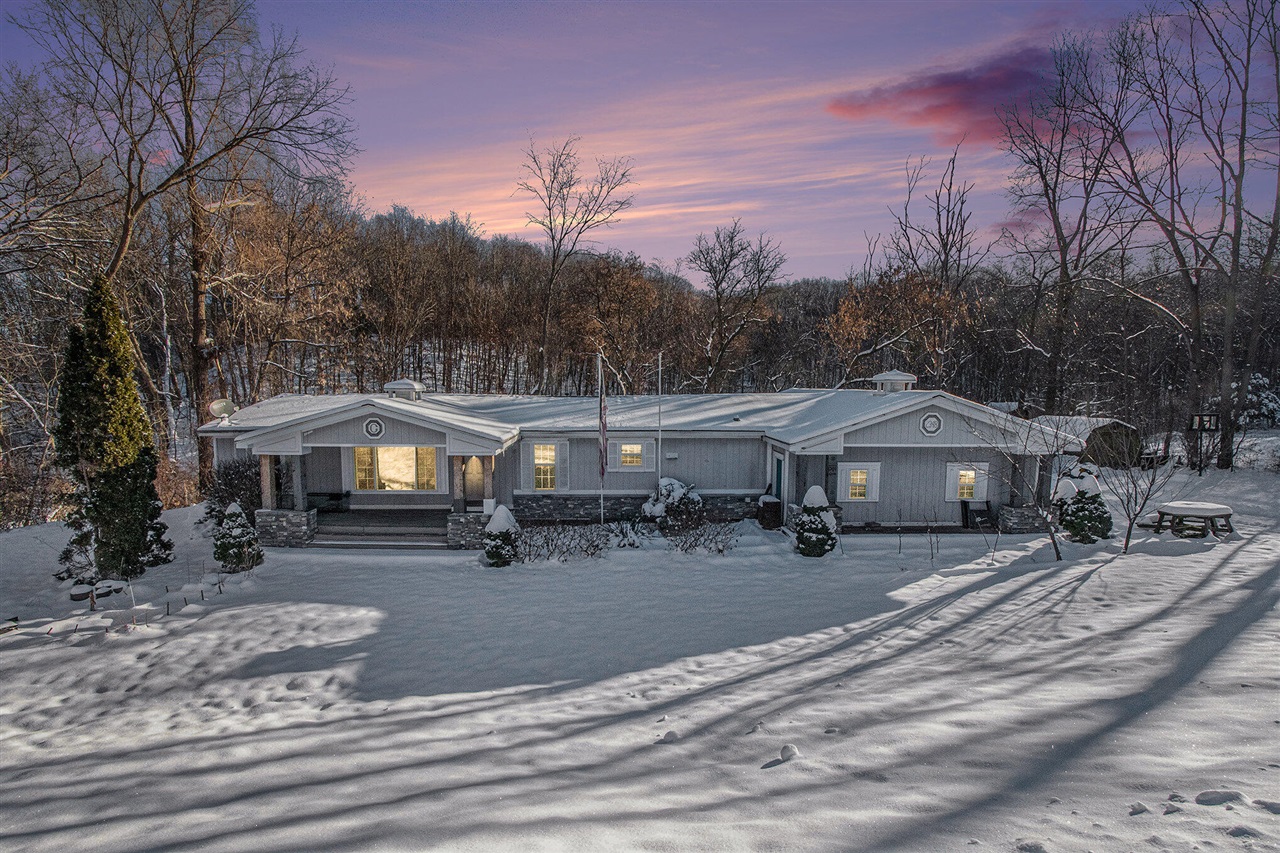 Homes for sale in Lowell, MI | 2348 Segwun Ave, Lowell, MI 49331 | MLS# 70507564