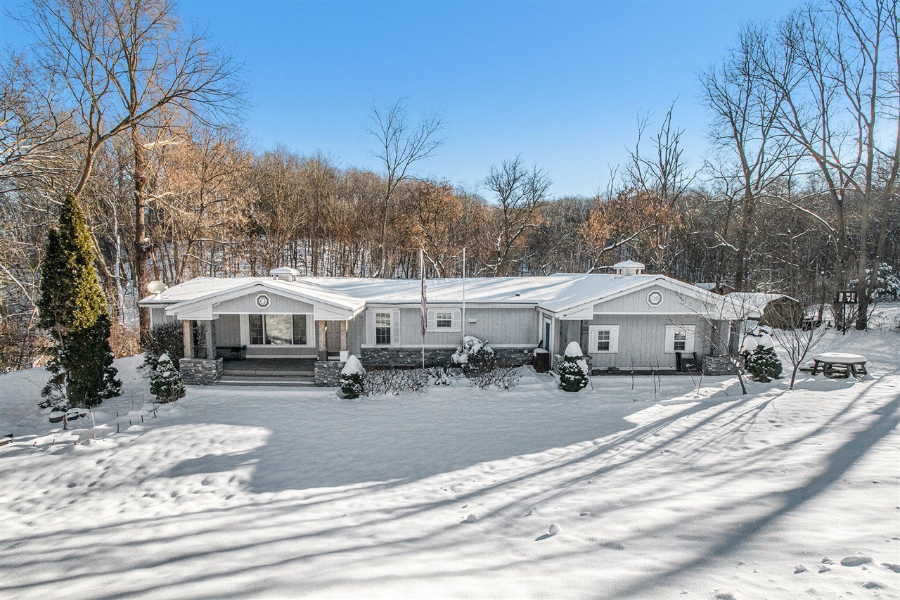 Homes for sale in Lowell, MI | 2348 Segwun Ave, Lowell, MI 49331 | MLS# 70507564