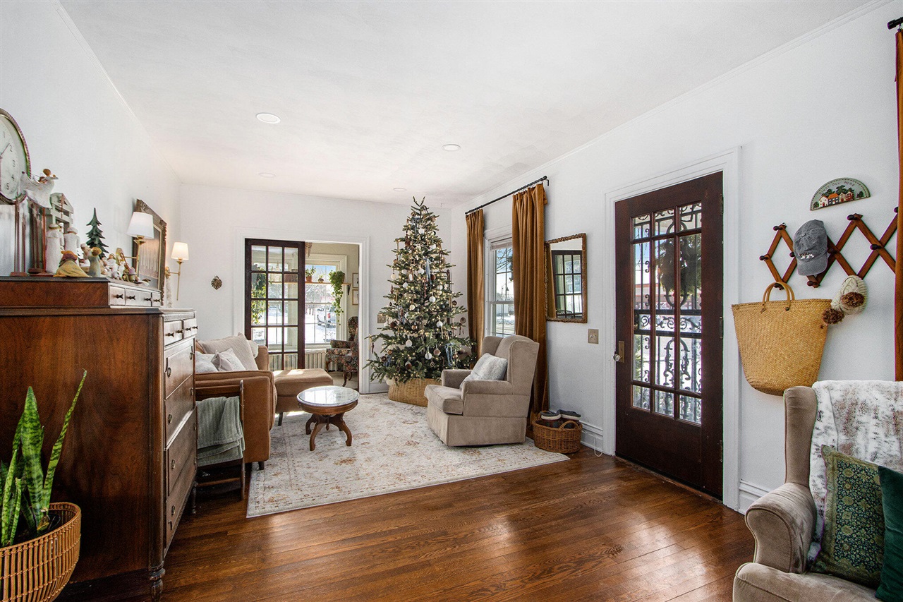 Homes for sale in Kalamazoo, MI | 229 S Riverview Dr, Kalamazoo, MI 49004 | MLS# 70508116