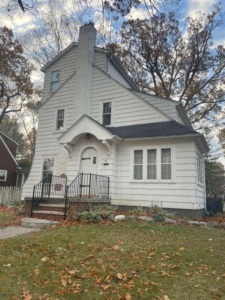 Homes for sale in Pleasant Ridge, MI | 16 Devonshire Rd, Pleasant Ridge, MI 48069 | MLS# 70508327