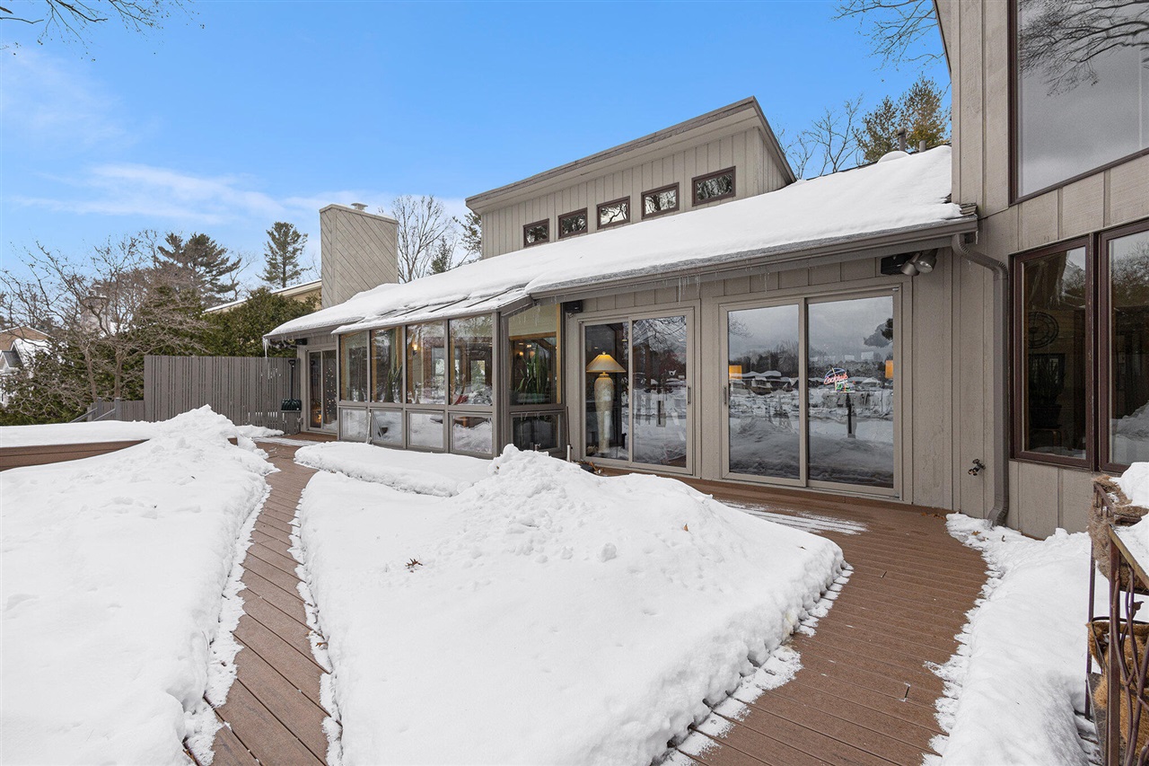 Homes for sale in Norton Shores, MI | 1559 Brookwood Dr, Norton Shores, MI 49441 | MLS# 70509000