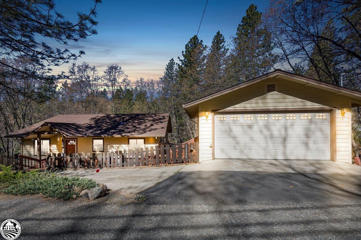 Photo of 23998 Stable Rd in Sonora, CA