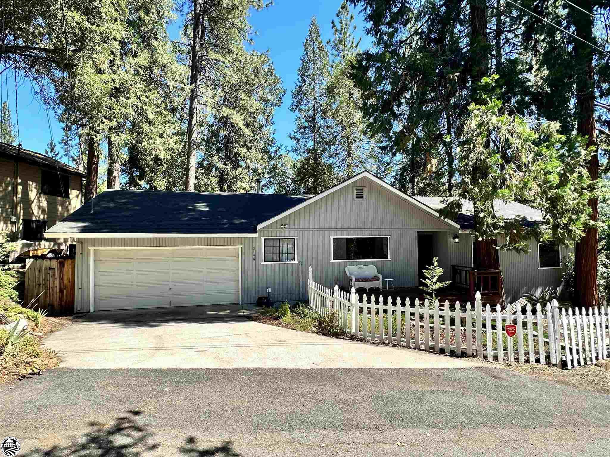 Photo of 21981 Fallview Dr in Sonora, CA