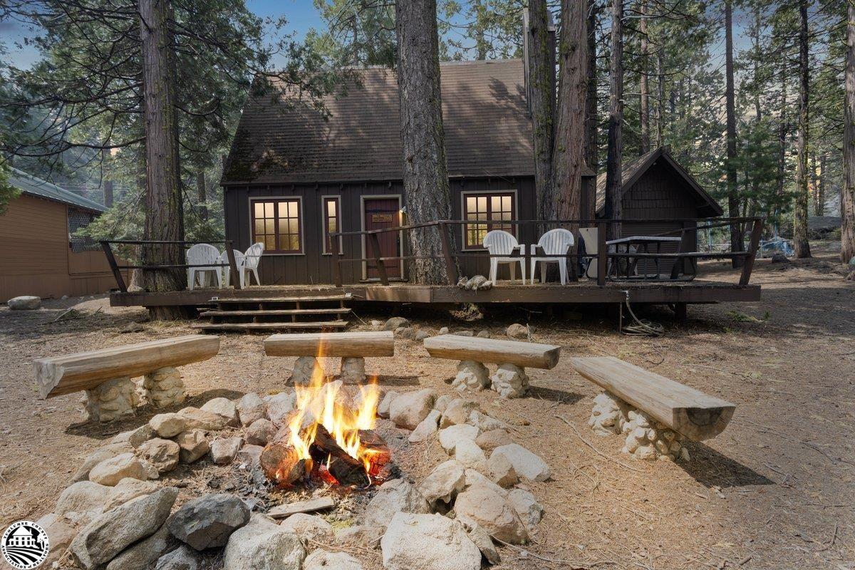 Photo of 173 Cliff Ln in Pinecrest, CA