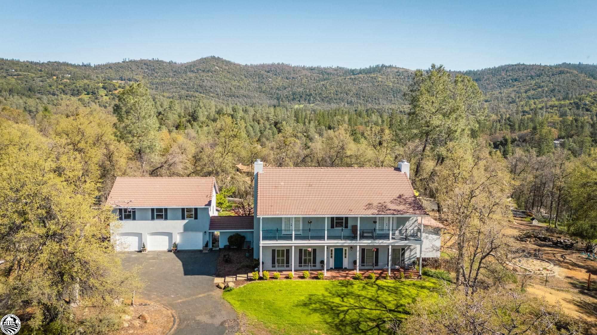 Photo of 21819 Lyons Bald Mountain Rd in Sonora, CA