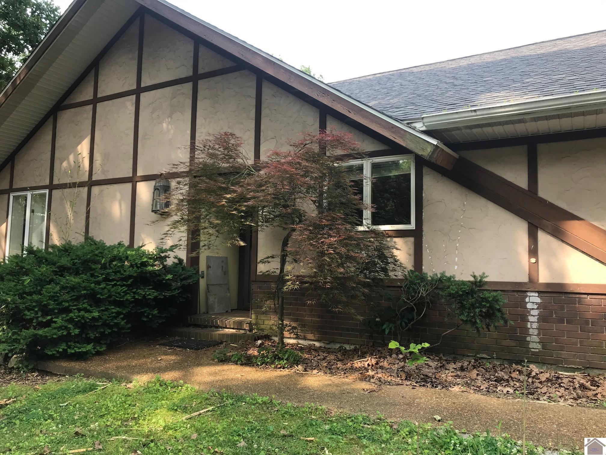1075 Friedman Lane
