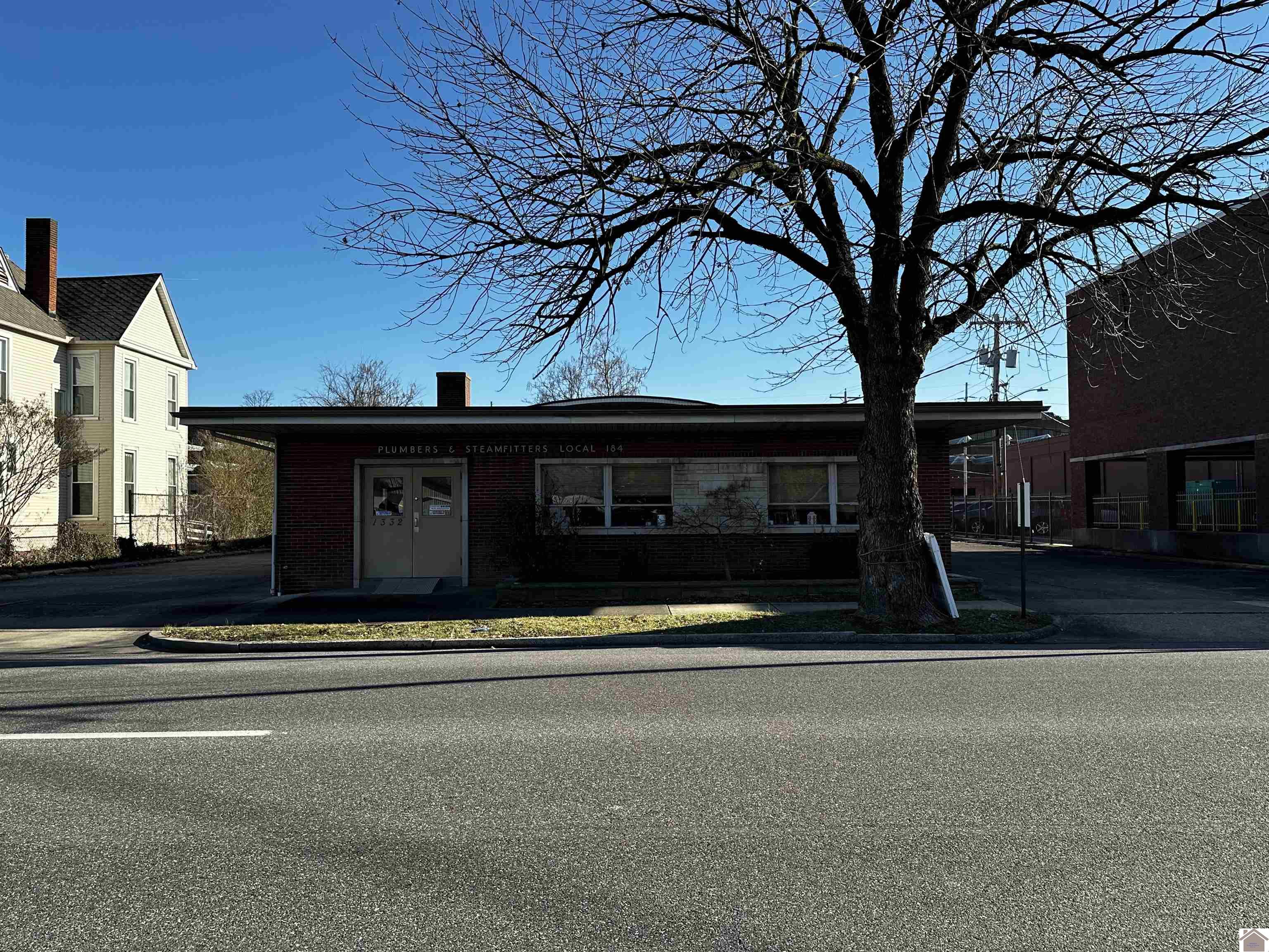 1332 Broadway