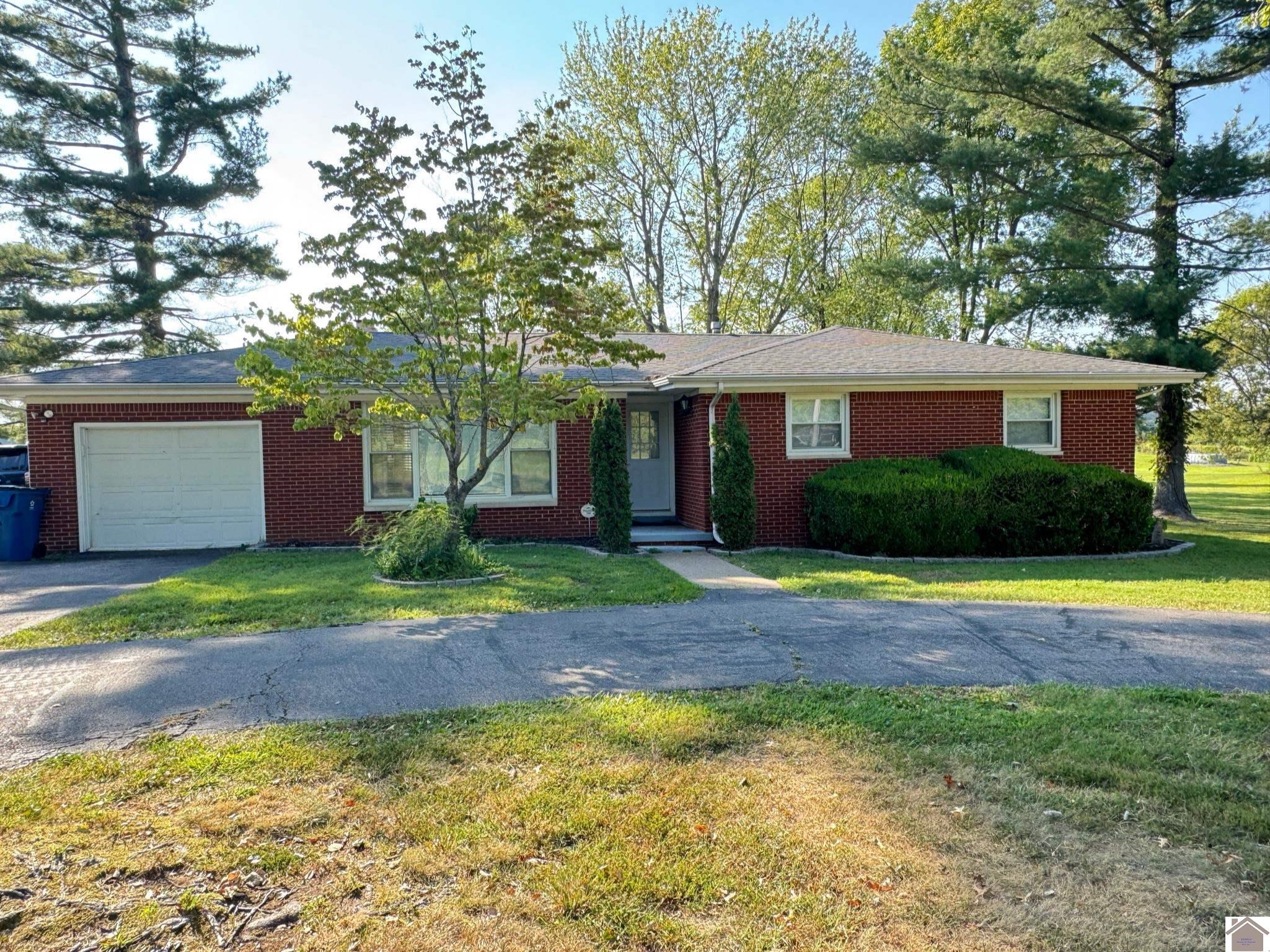3835 Maxon Rd