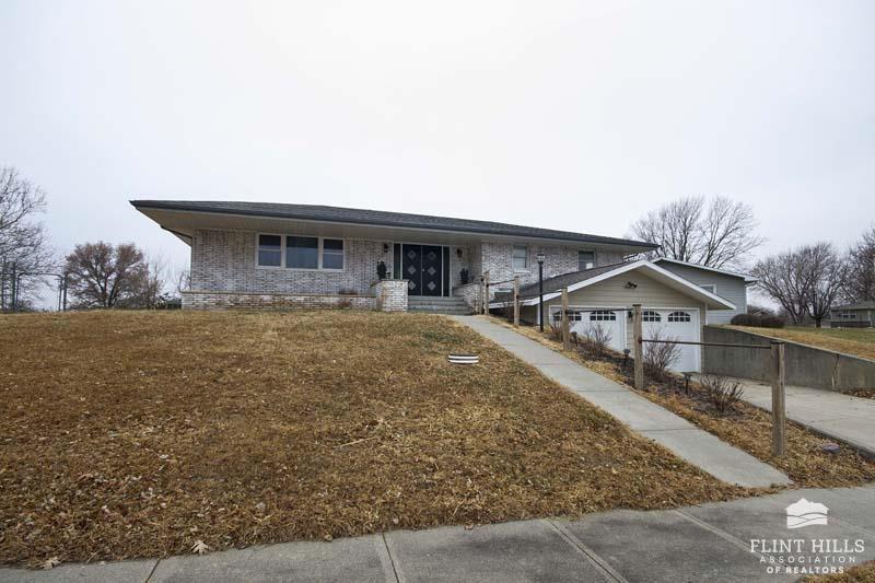 905 Lakeside Drive