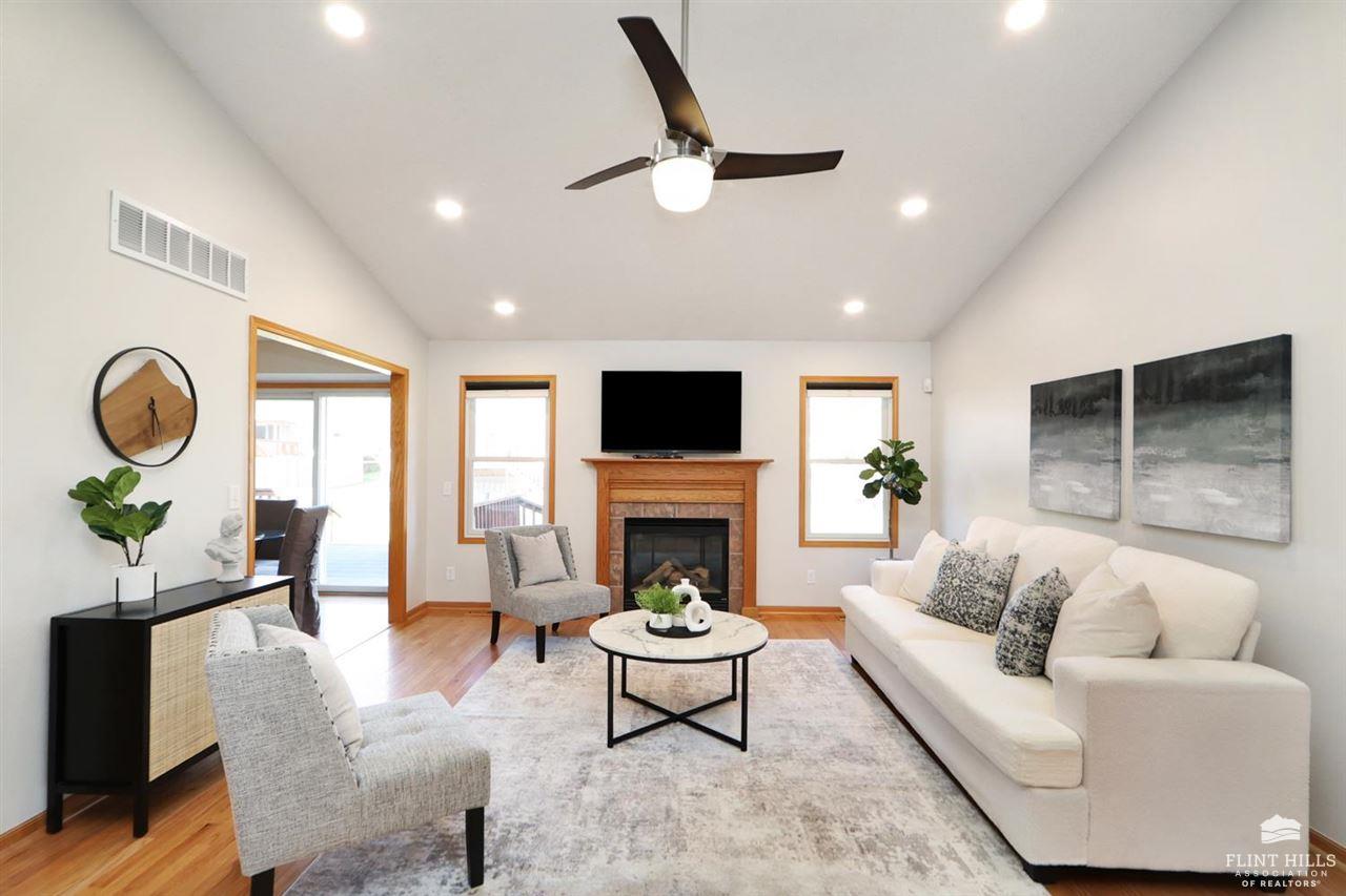 3008 Meadowood Circle
