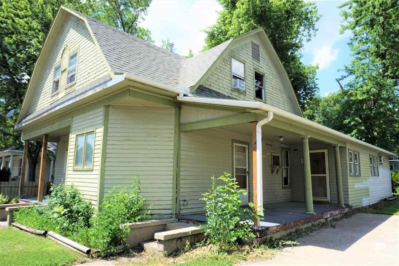 211 W Bertrand