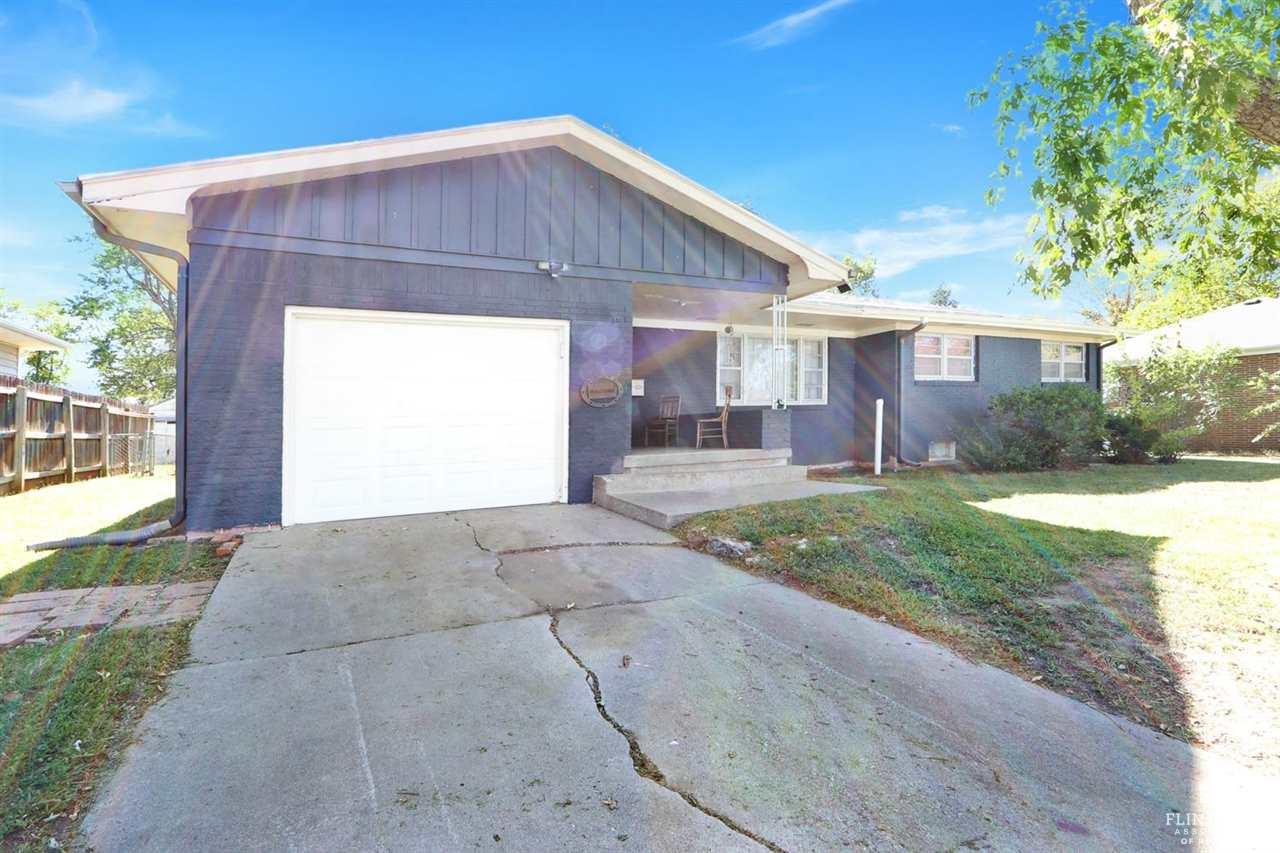 927 Redwood Street