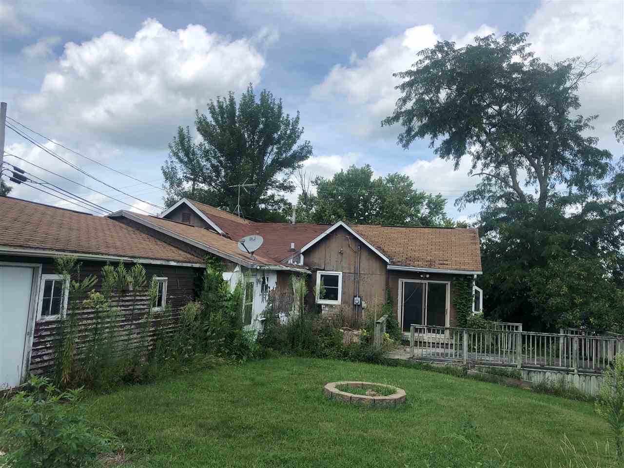 123 E North St, Solon, Iowa Urban Acres Real Estate