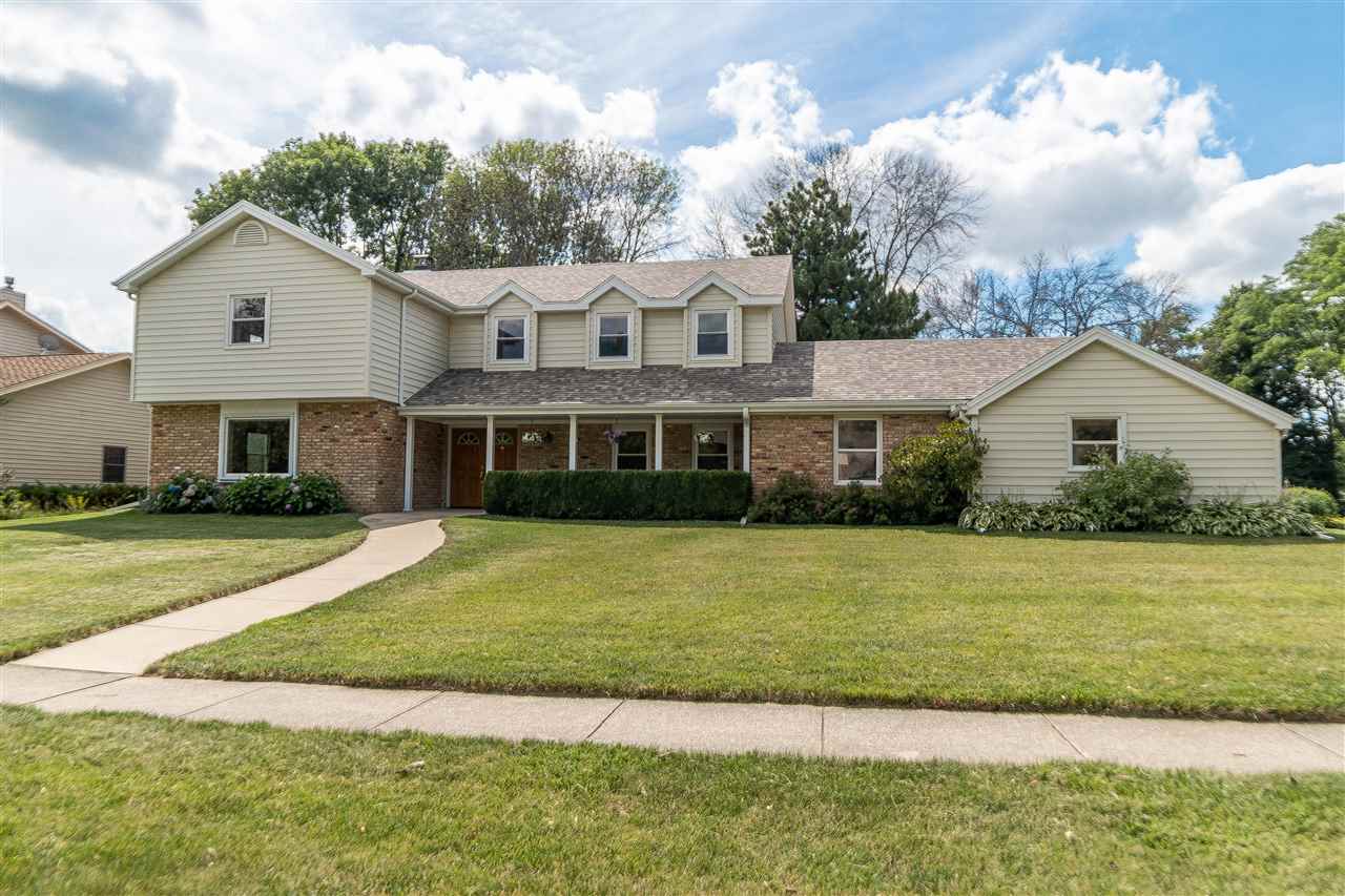 1498 High Country Rd, Coralville, IA 52241