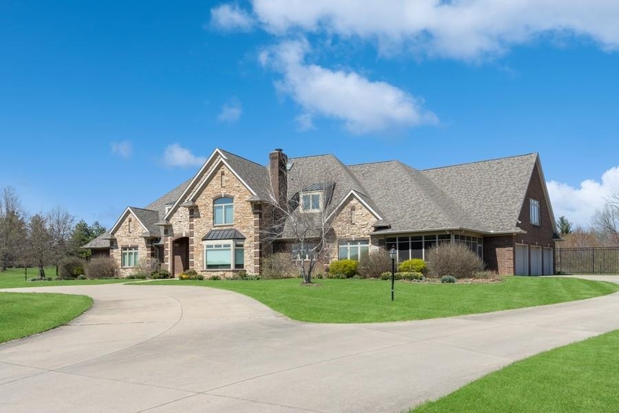 3808 Stoney Pointe Ln NE, North Liberty, IA 52317