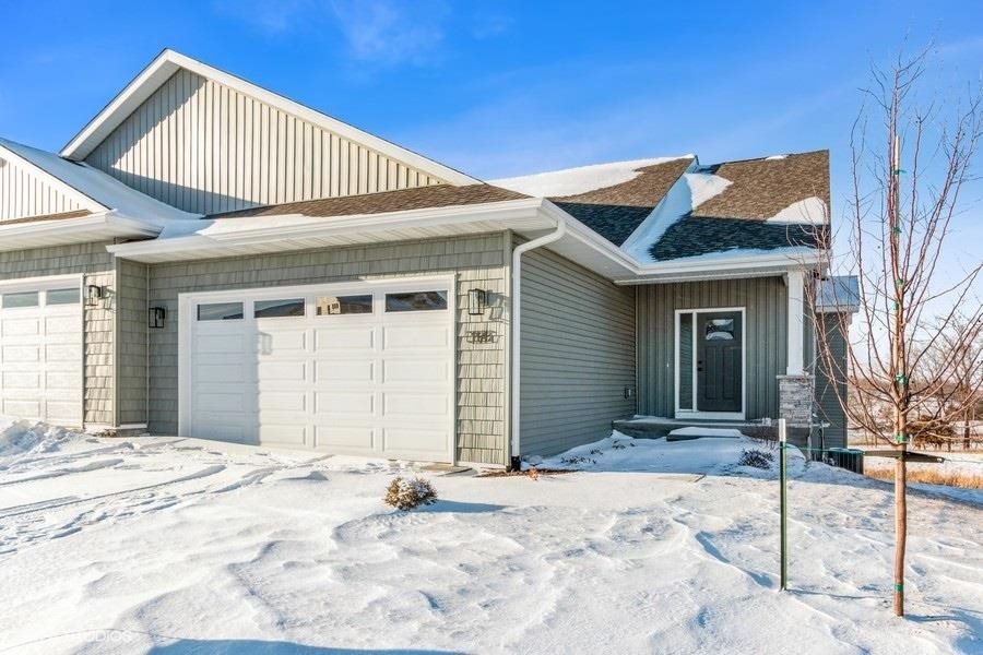 114 Dogwood Ln, Tiffin, IA 52340